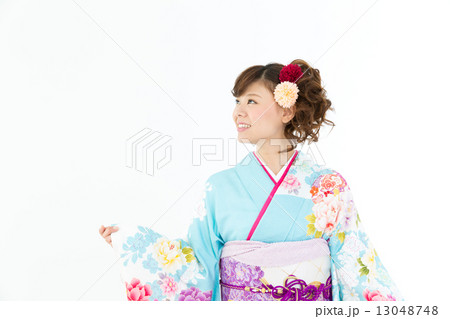 振袖の女性 振袖の女性 13048748