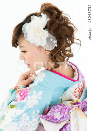 振袖の女性 振袖の女性 13048759