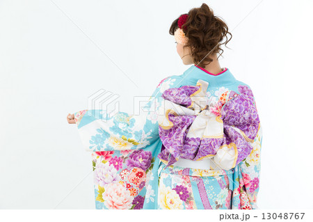 振袖の女性 13048767