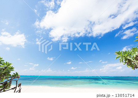 沖縄のビーチ・宇座海岸 13051714