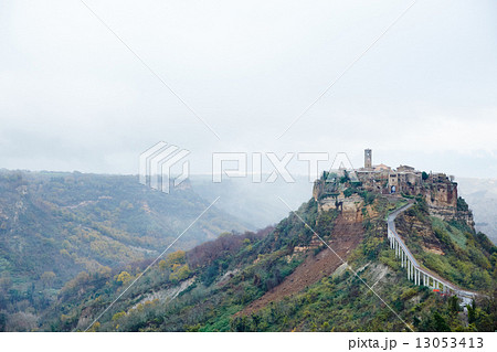 チヴィタ・ディ・バニョレージョ(civita di bagnoregio) 13053413