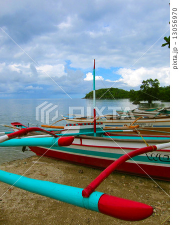 Fishing boats in the Philippines - Stock Photo [13056970] - PIXTA