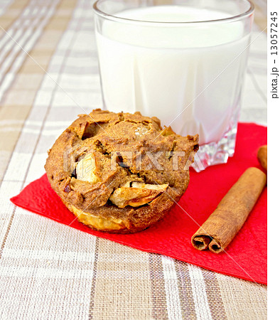 Cupcake rye with apples on paper napkin with milk Cupcake rye with apples on paper napkin with milk 13057245