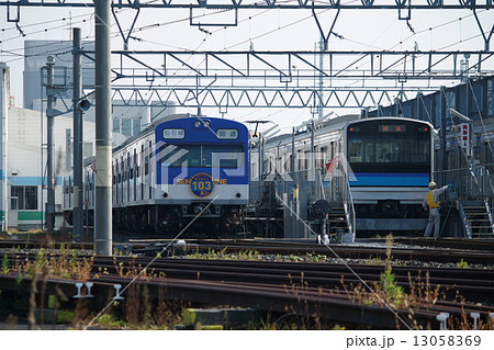 仙台車両センター宮城野派出所に留置中の仙石線103系・205系電車 13058369