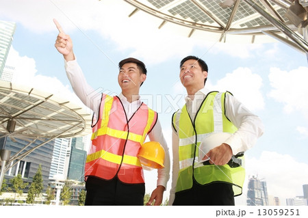2 business men in construction industry 13059251