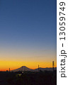 富士山シルエットと空のグラデーション 13059749