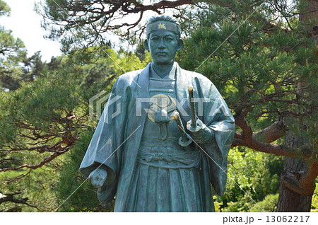 新選組副長・土方歳三の像(高幡不動尊(金剛寺)/東京都日野市高幡) 新選組副長・土方歳三の像(高幡不動尊(金剛寺)/東京都日野市高幡) 13062217