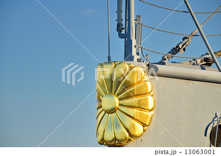 戦艦三笠の菊花紋章 13063001