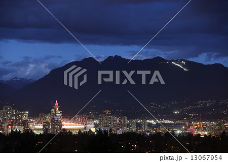 バンクーバーの夜景 - Vancouver at Night 13067954