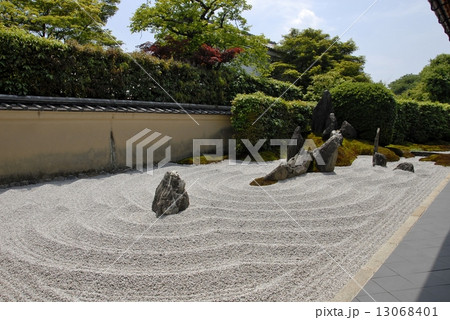 京都瑞峯院の庭園風景 13068401