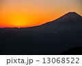 日の出の富士 13068522