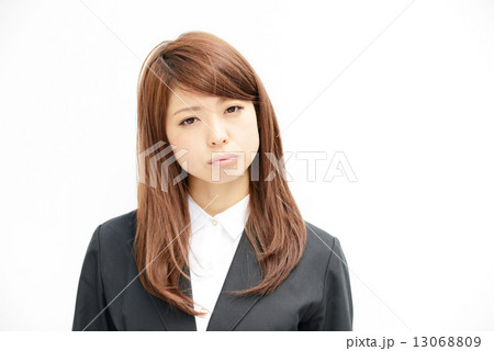 物憂げなビジネスウーマン　　モデル：高橋由美子 13068809