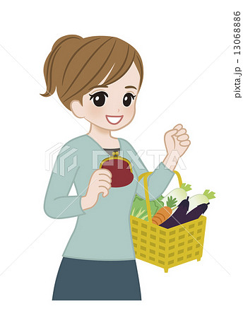 主婦 買い物中(笑顔で財布を持つ) 主婦 買い物中(笑顔で財布を持つ) 13068886
