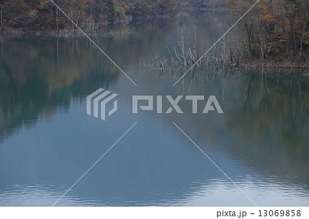 徳山ダムの映り込み 徳山ダムの映り込み 13069858