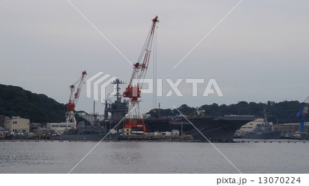 空母　ジョージ・ワシントン　アメリカ海軍 航空母艦 （ 横須賀港 ） 13070224