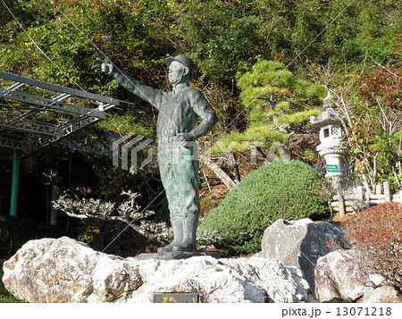 竜ケ岩洞の銅像 竜ケ岩洞の銅像 13071218