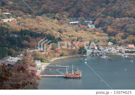 秋の箱根 芦ノ湖桃源台を臨む 秋の箱根 芦ノ湖桃源台を臨む 13074025