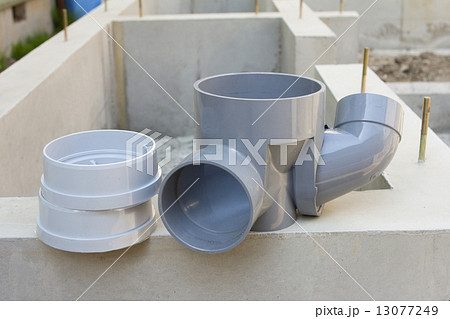 住宅建築　下水の配管工事　 13077249