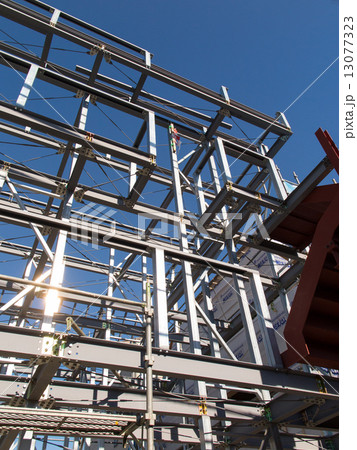 軽量鉄骨の建築物の上棟　 13077323