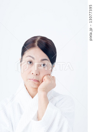 シニアの女性 13077395