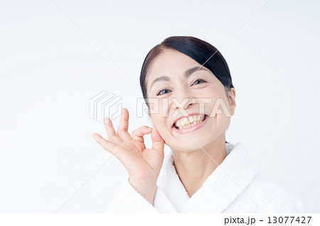 シニアの女性 13077427