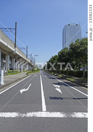 高架線と道路 13082333