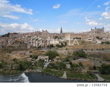 トレドの町を望む トレドの町を望む 13082758