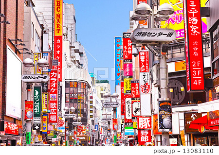 渋谷センター街の街並みの写真素材