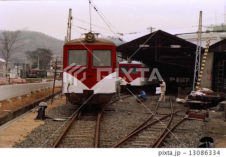 下津井電鉄の車庫　昭和63年 13086334