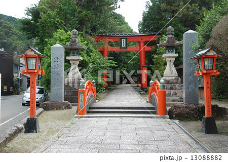 熊野速玉大社の参道・鳥居(和歌山県新宮市新宮) 熊野速玉大社の参道・鳥居(和歌山県新宮市新宮) 13088882