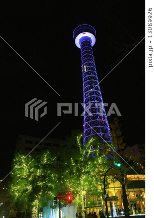 横浜、マリンタワーとイルミネーション 横浜、マリンタワーとイルミネーション 13089926