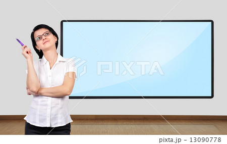 businesswoman thinking 13090778