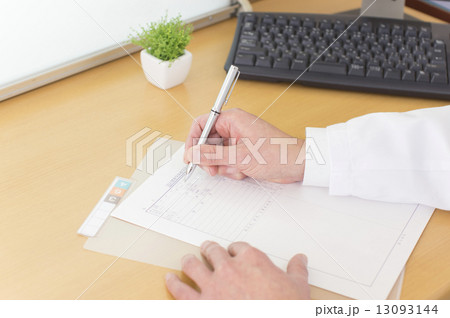 カルテ記入 13093144