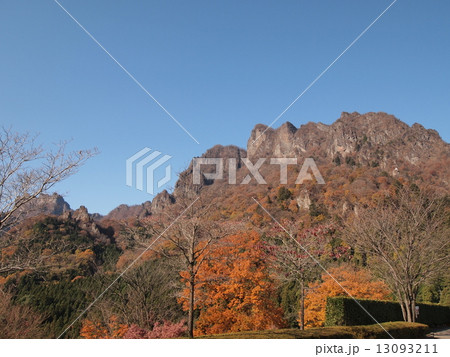 秋の紅葉と妙義山 秋の紅葉と妙義山 13093211