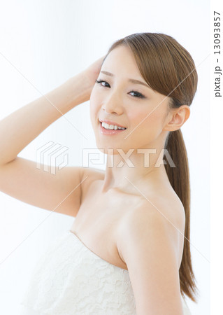 肌の綺麗な女性 肌の綺麗な女性 13093857
