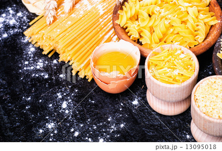 Traditional pasta 13095018