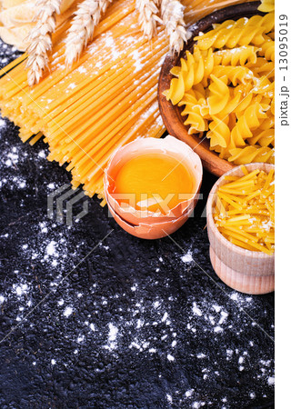 Traditional pasta 13095019