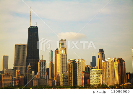 Chicago downtown cityscape 13096909