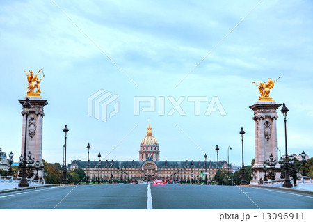 Les Invalides building in Paris Les Invalides building in Paris 13096911