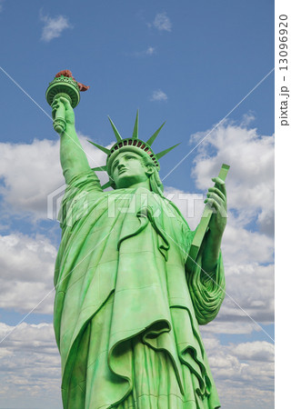 Lady Liberty statue 13096920
