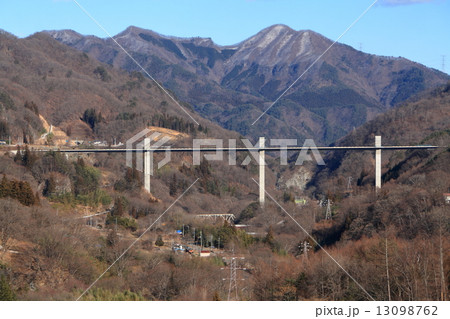 八ッ場ダム湖面1号橋と吾妻線115系 13098762