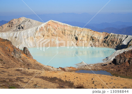 草津白根山の湯釜 草津白根山の湯釜 13098844