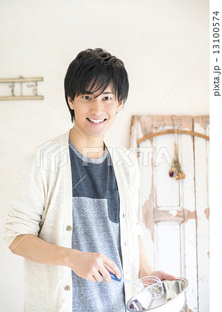 男性　料理 13100574