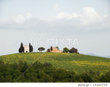 Old chapel in Tuscany Old chapel in Tuscany 13101754