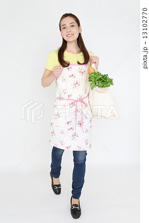 買い物をした主婦 買い物をした主婦 13102770