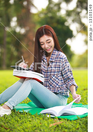 Young, student, lifestyle, education, casual, girl, beautiful, youth, outdoors, studying, schooling  13103149