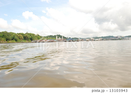 ブルネイ川･水上集落(カンポン･アイール)（バンダルスリブガワン／ブルネイ） 13103943