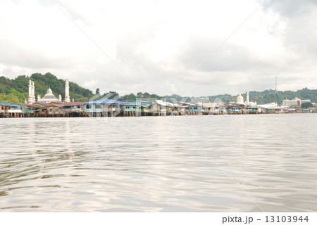 ブルネイ川･水上集落(カンポン･アイール)（バンダルスリブガワン／ブルネイ） 13103944