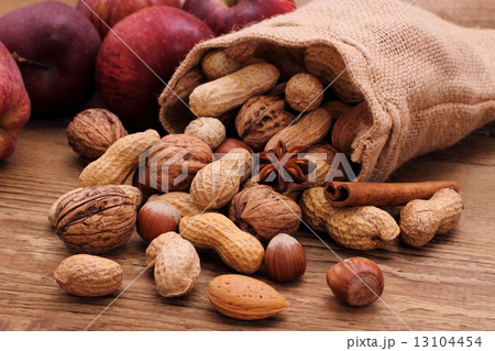 Various nuts in jute sack cinnamon sticks, star anise Various nuts in jute sack cinnamon sticks, star anise 13104454