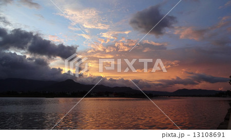 夕焼け 13108691